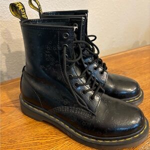 Women’s Dr. Martens size 7
